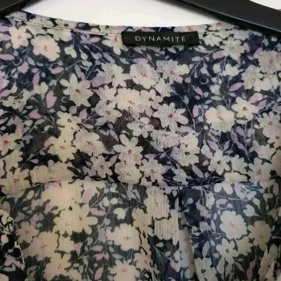 Dynamite size medium floral blouse  with ruffle - Picture 4 of 7